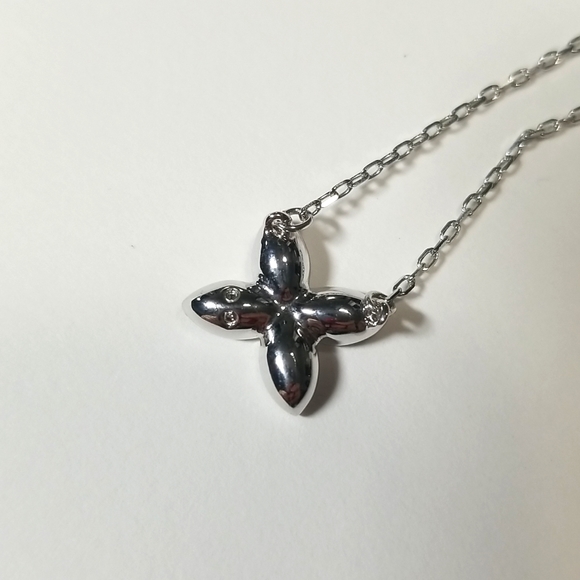 Like New Rare Swarovski Flower/Clover Necklace - Picture 9 of 10